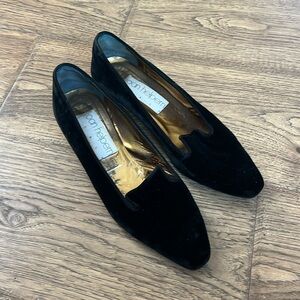Joan Helper Made in Italy Velour kitten Heel Size 9B